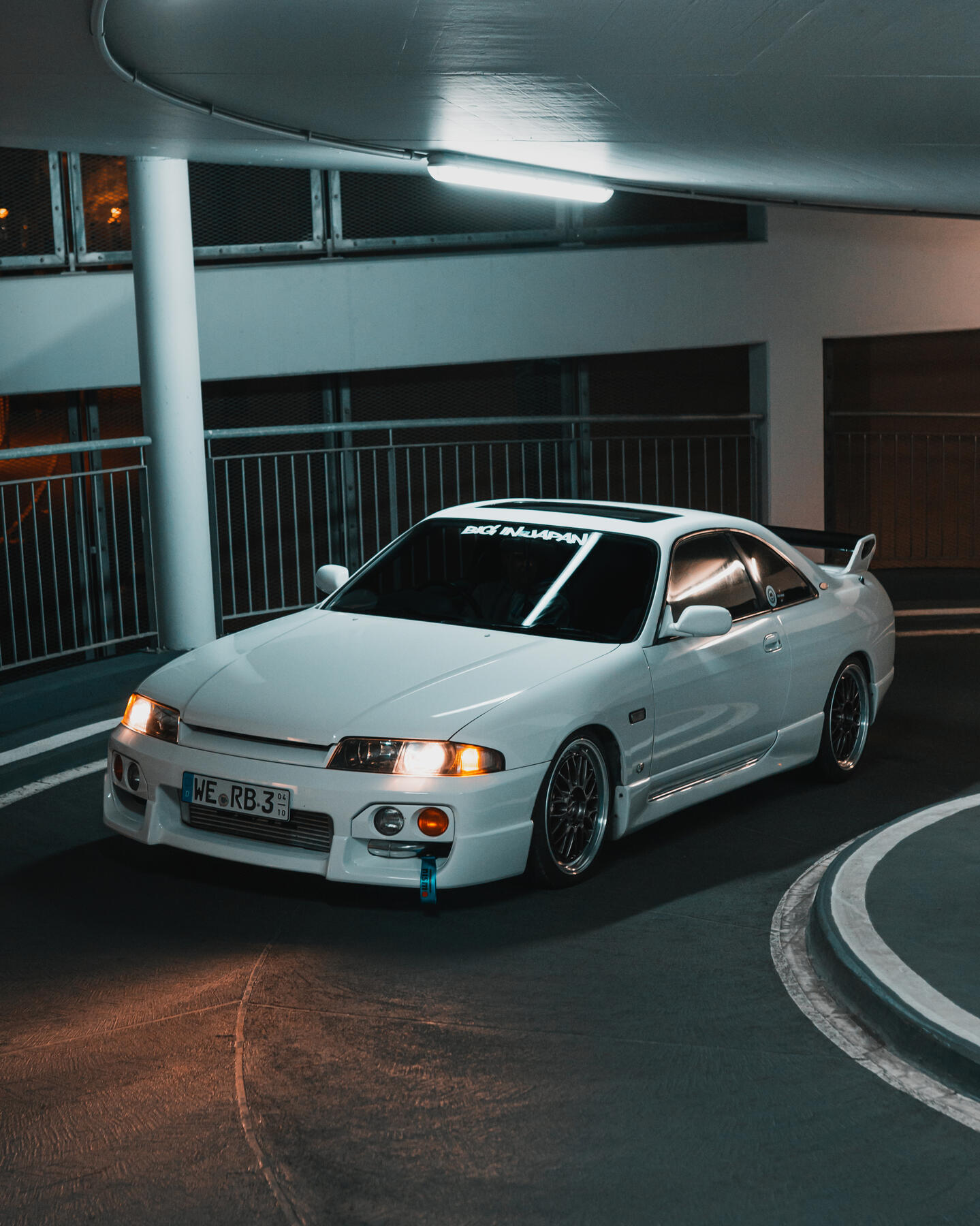 Rene's Skyline R33